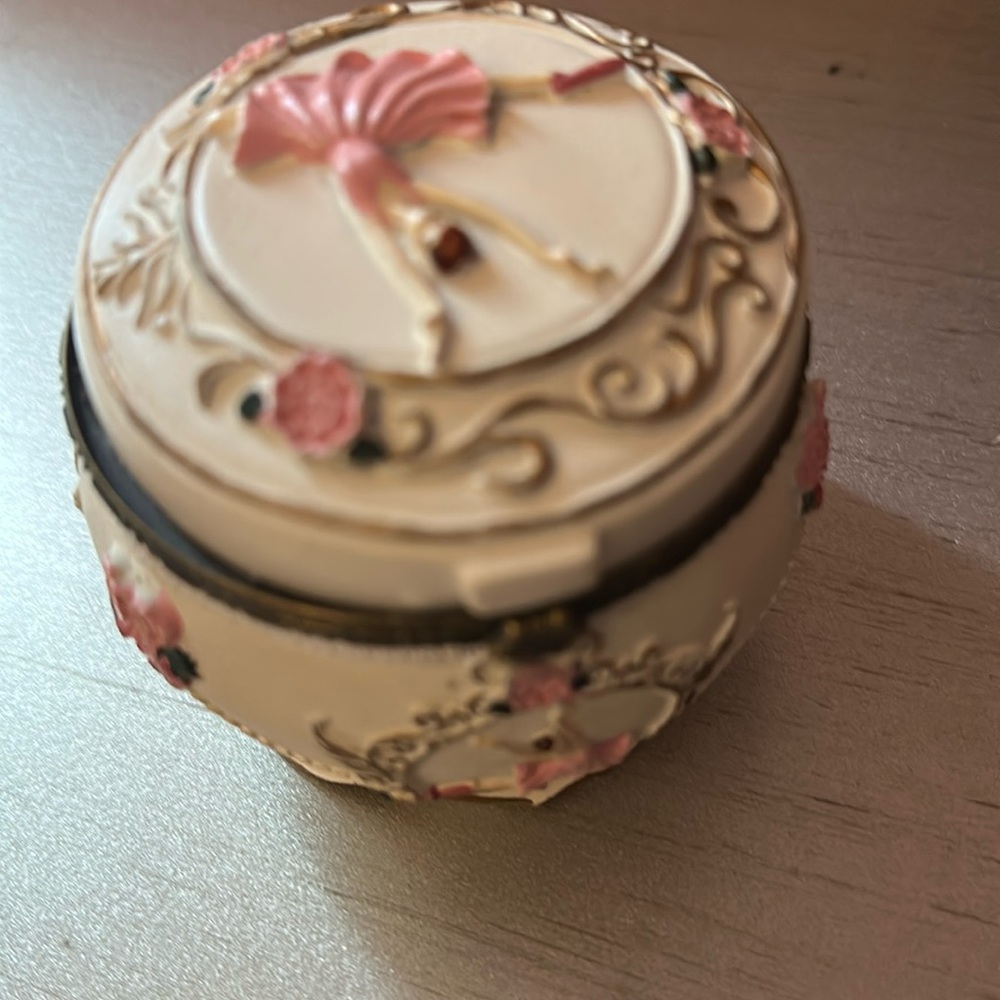Vintage ballerina box